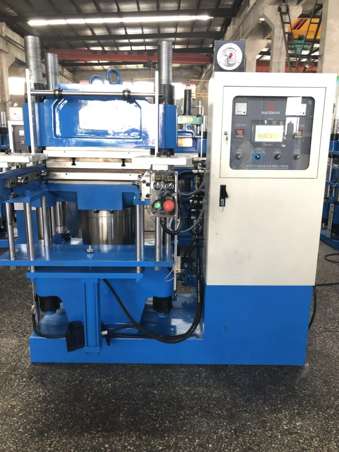 Pressa vulcanizzante per gomma XLB