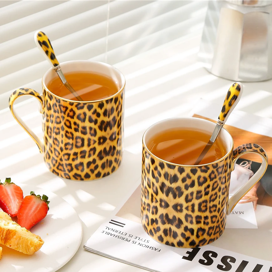 

European Luxury Leopard Pattern Mug with Spoon British Bone China Cup Breakfast Milk Water Cup Couple Cup Set with Gift Box