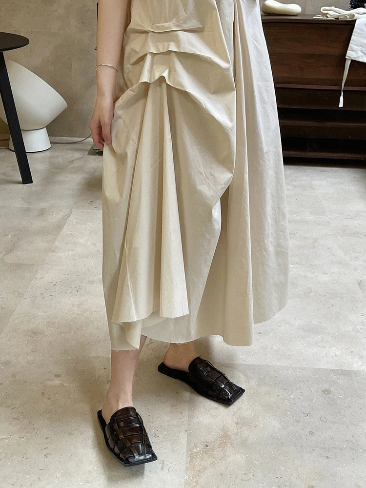 [EAM] Women Khaki Irregular Pleated Long Spaghetti Strap Dress New V-Neck Sleeveless Fashion Tide Spring Summer 2024 1DH6476