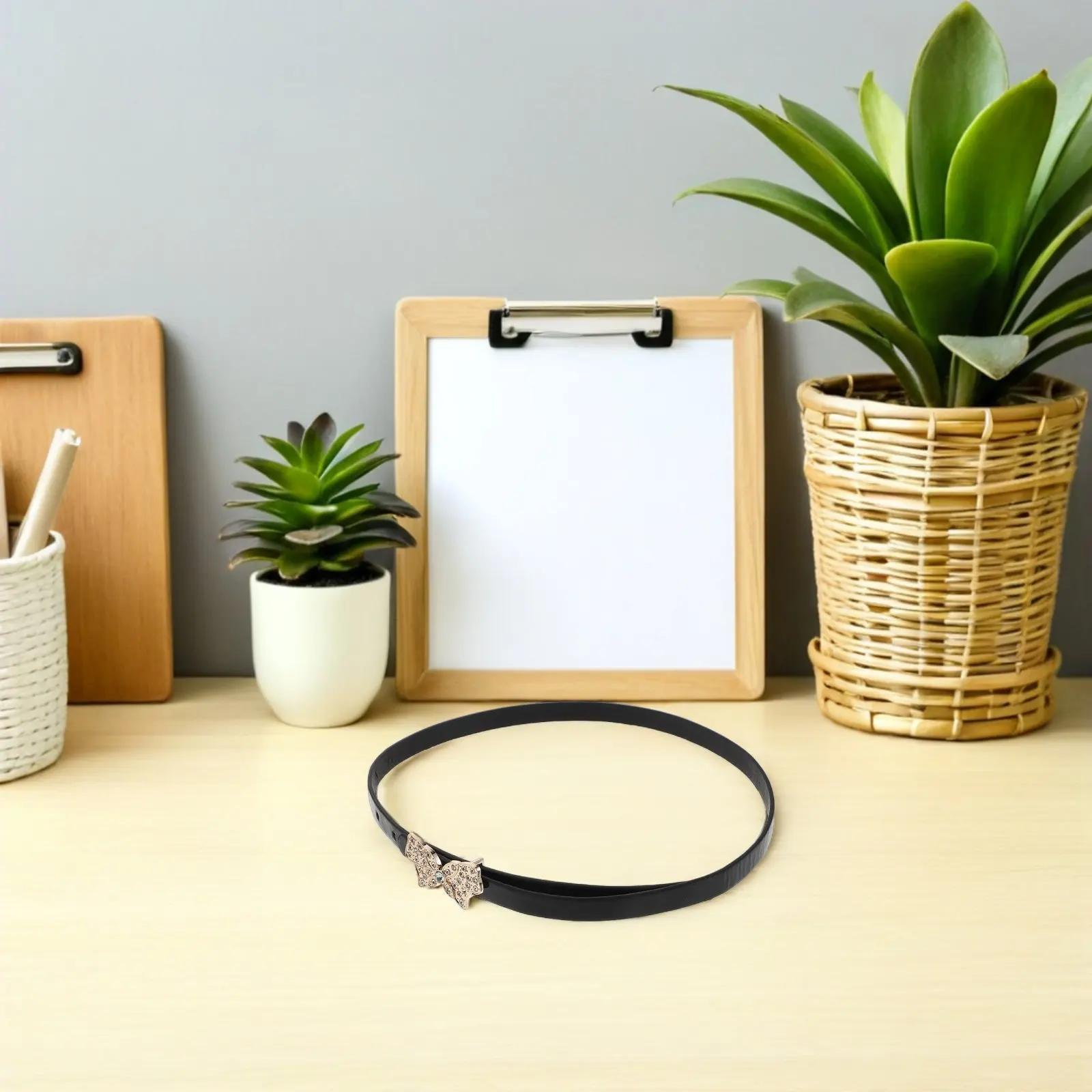 

2 шт. тонких ретро-ремней из искусственной кожи для девочек, с бантом из страз и бабочкой, регулируемые, узкие пояса для платьев, джинсов, вечеринок, школы, модные