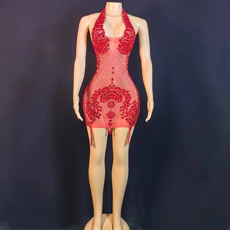 セクシーな赤キラキララインストーンホルター背中の開いたベロアショートドレス 2025 新しい女性イブニングウエディング祝う誕生日パーティーステージ着用