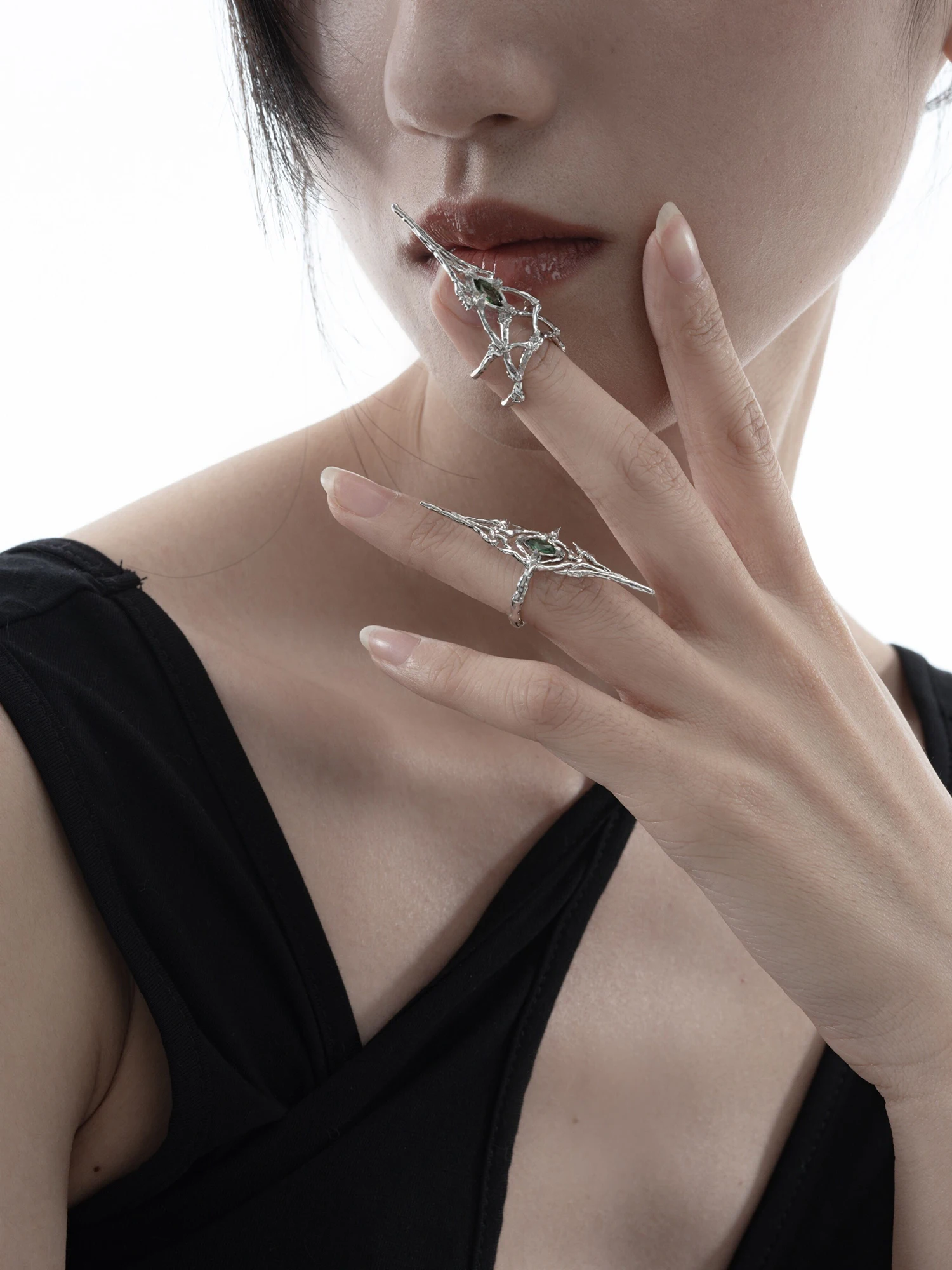 2022 New Nail Ring Armor Thorns Prick Rhinestones Irregular Hollow Metal Punk Unsex Finger Rings for Women Men Jewelry Gift