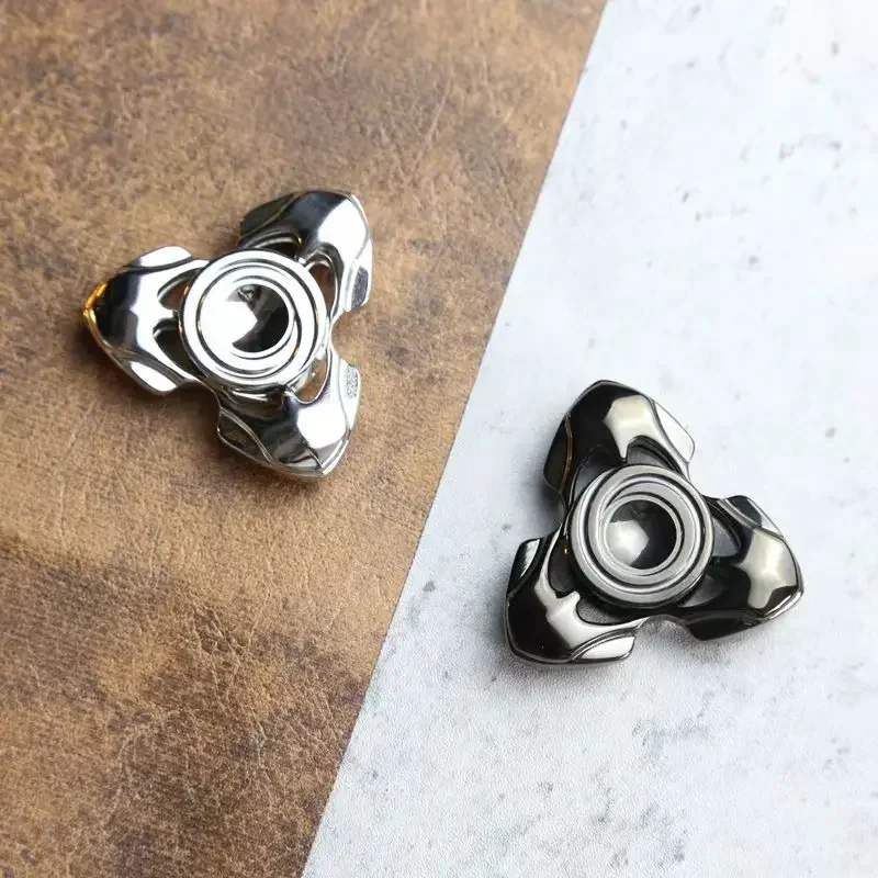 Fidget Spinner a tre foglie Fidget Spinning Toy Per adulti ADHD Anti-ansia Fidget Toy Ufficio Sollievo dallo stress Fidget Spinner Regali per adulti