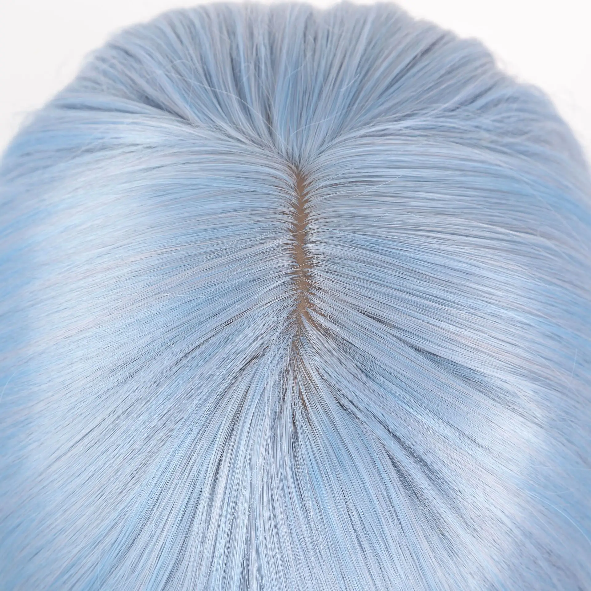 유럽과 미국 여성 패션 현실적이고 자연스러운 긴 곱슬 가발은 고온 실크 풀 캡으로 제작되었습니다.