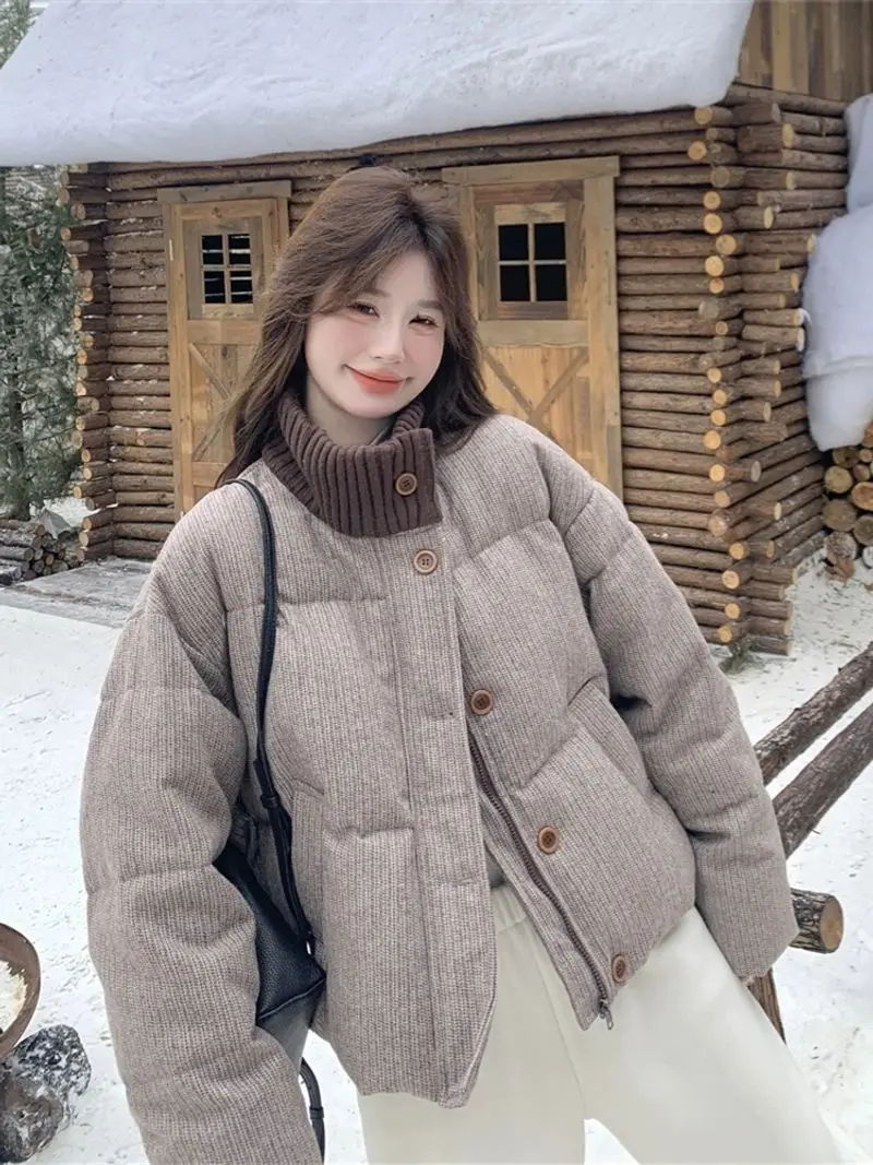 

Женские пуховики-парки белого цвета: объемные, расширенные, надутые, увеличенные, расширенные в объеме, утолщенные, с эффектом пышности