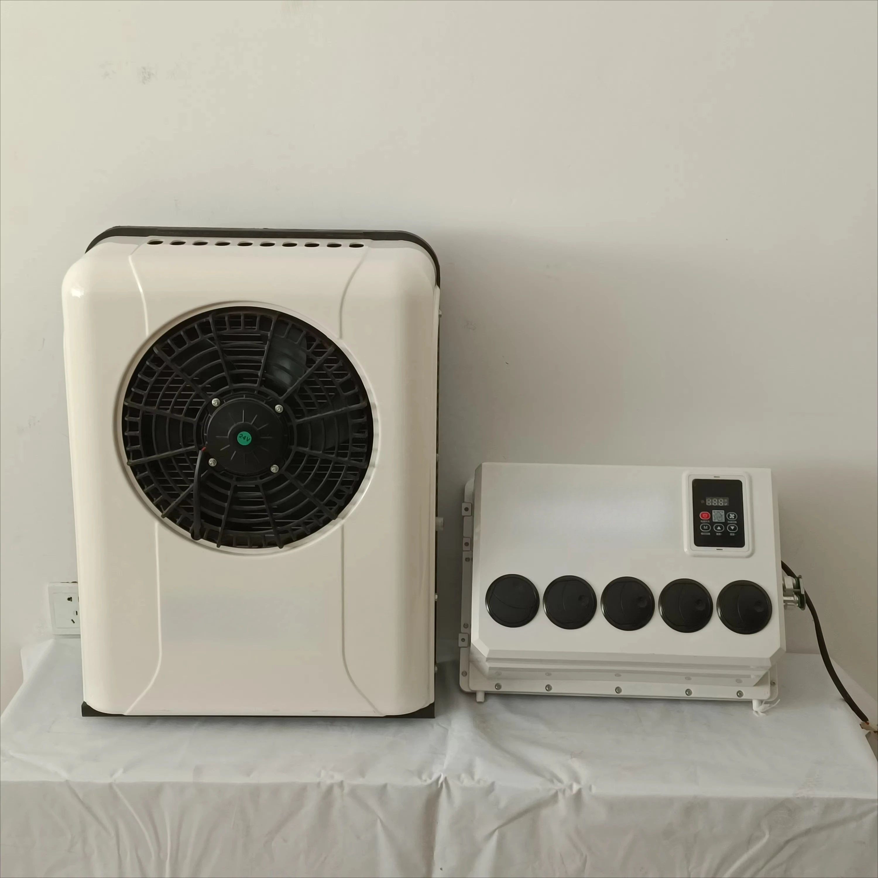 مكيف هواء كهربائي 24 فولت 12 فولت تيار مستمر Rv فان على السطح شاحنة نائمة 12 فولت مكيف هواء للسيارة