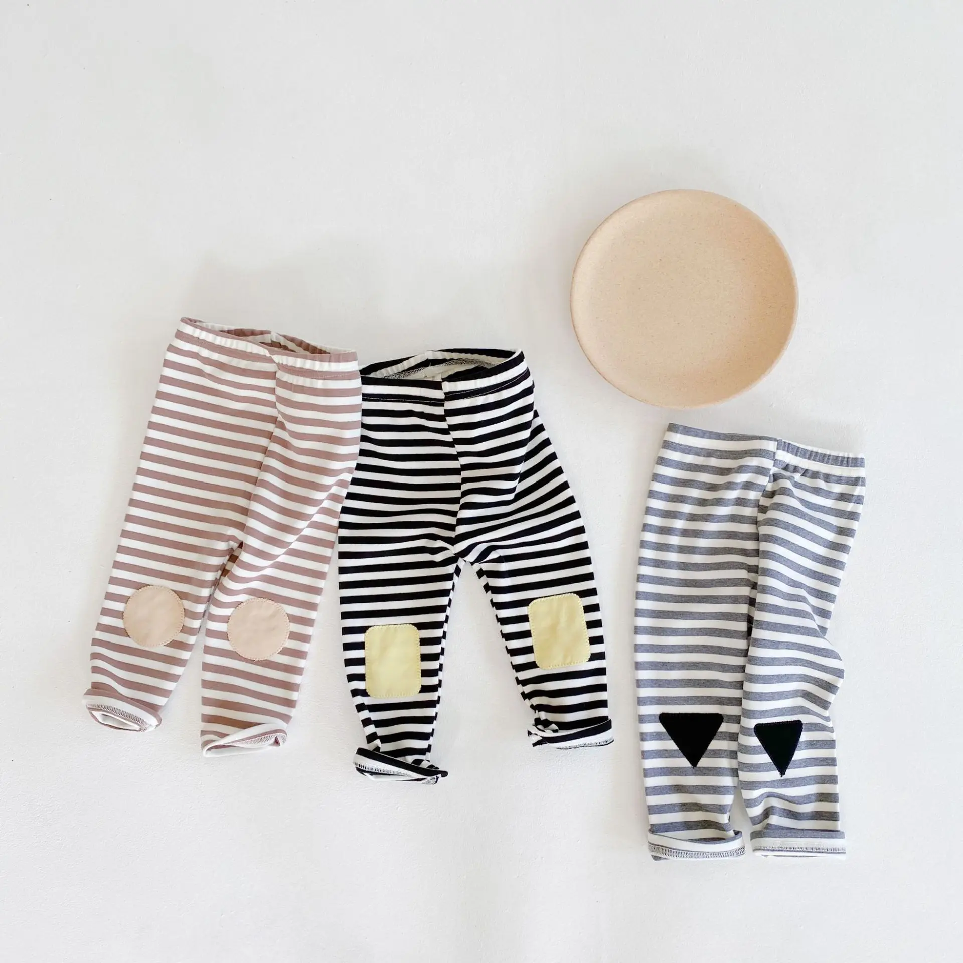 

New autumn clothing for babies aged 0-3, cute geometric pattern striped leggings, cotton versatile pants