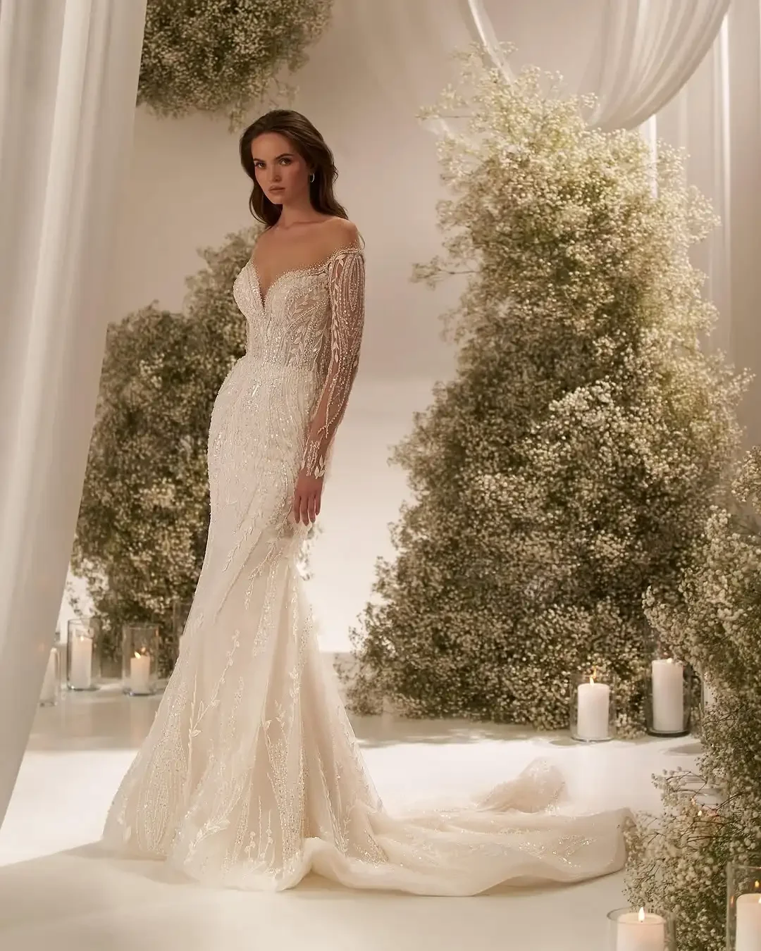 Abito da sposa a sirena con tubino in pizzo con scollo a V profondo sexy personalizzato con illusione glitterata