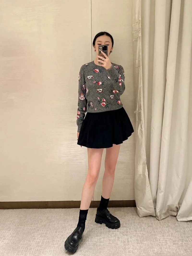Women\'s sweater with niche design, fashionable and sweet temperament, embroidered flower cashmere knit pullover sweater