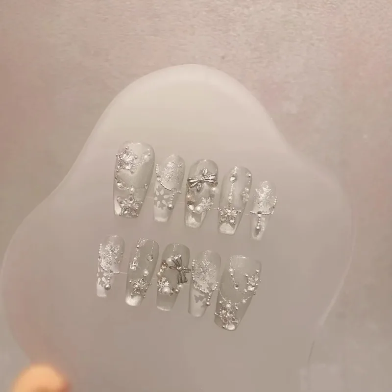 NewSnow White كارول الشتاء اليدوية الصحافة على الأظافر الأبيض عيد الميلاد القط العين الأظافر وهمية ندفة الثلج ستار القوس شجرة عيد الميلاد مسمار الفن