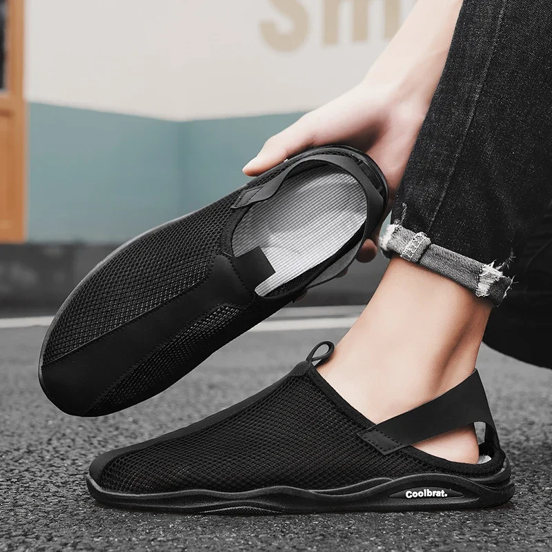 

Мужские сандалии из однотонной сетки, новый тип летней дышащей плоской и легкой повседневной спортивной обуви с вырезами.