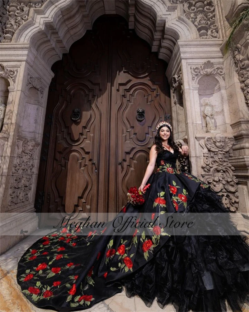 Black Sweetheart Quinceanera Dress 2024 Appliques Prom Dress Ball Gown Ruffles Tiered Puffy Luxury Sweet 16 15 Customized