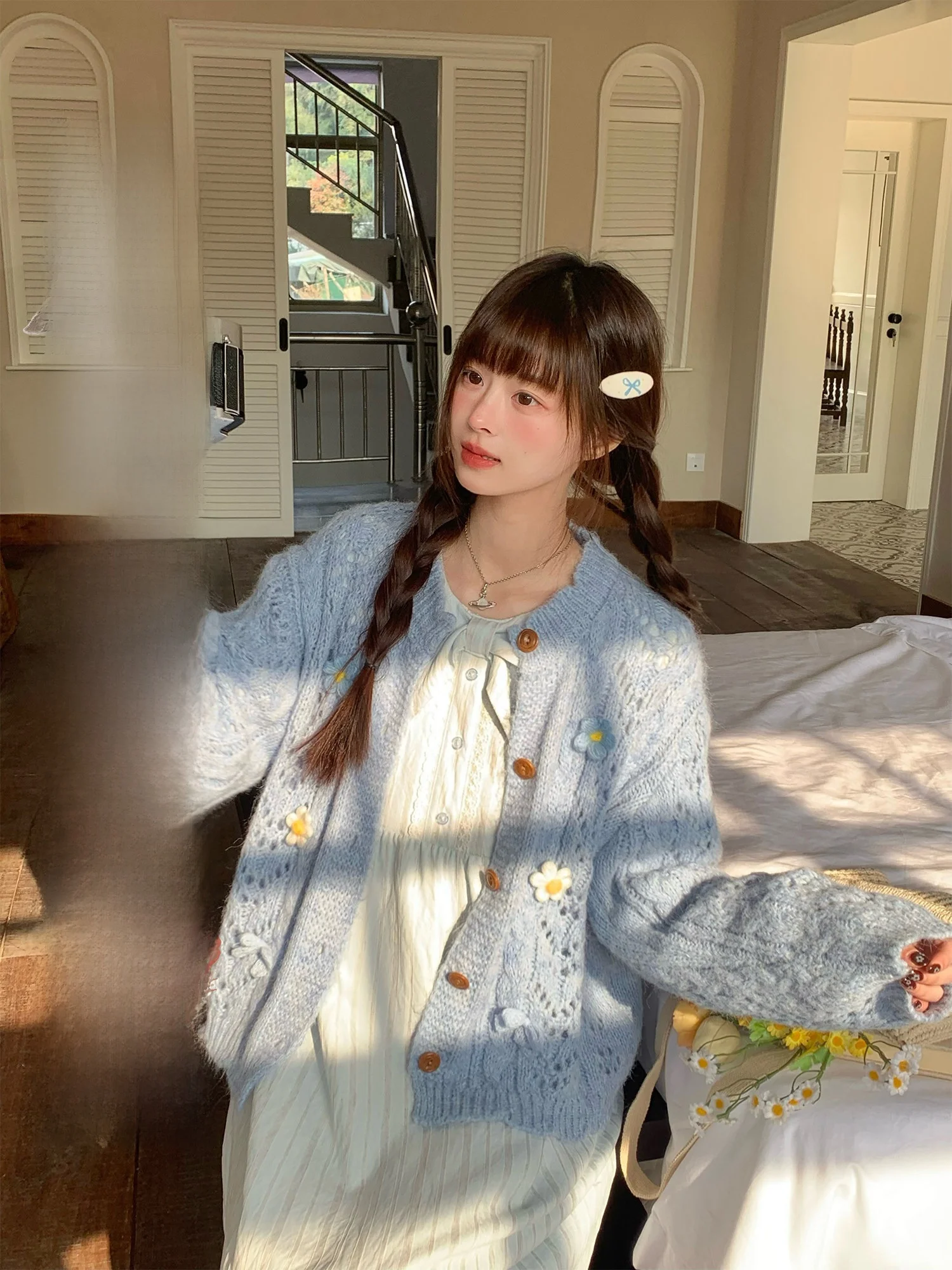 

BibiBency Spring Sweet Sle Hollow out Knitted Sweater Coat Women's Blue Flower Decorated Open Cardigan Casual Simple Design