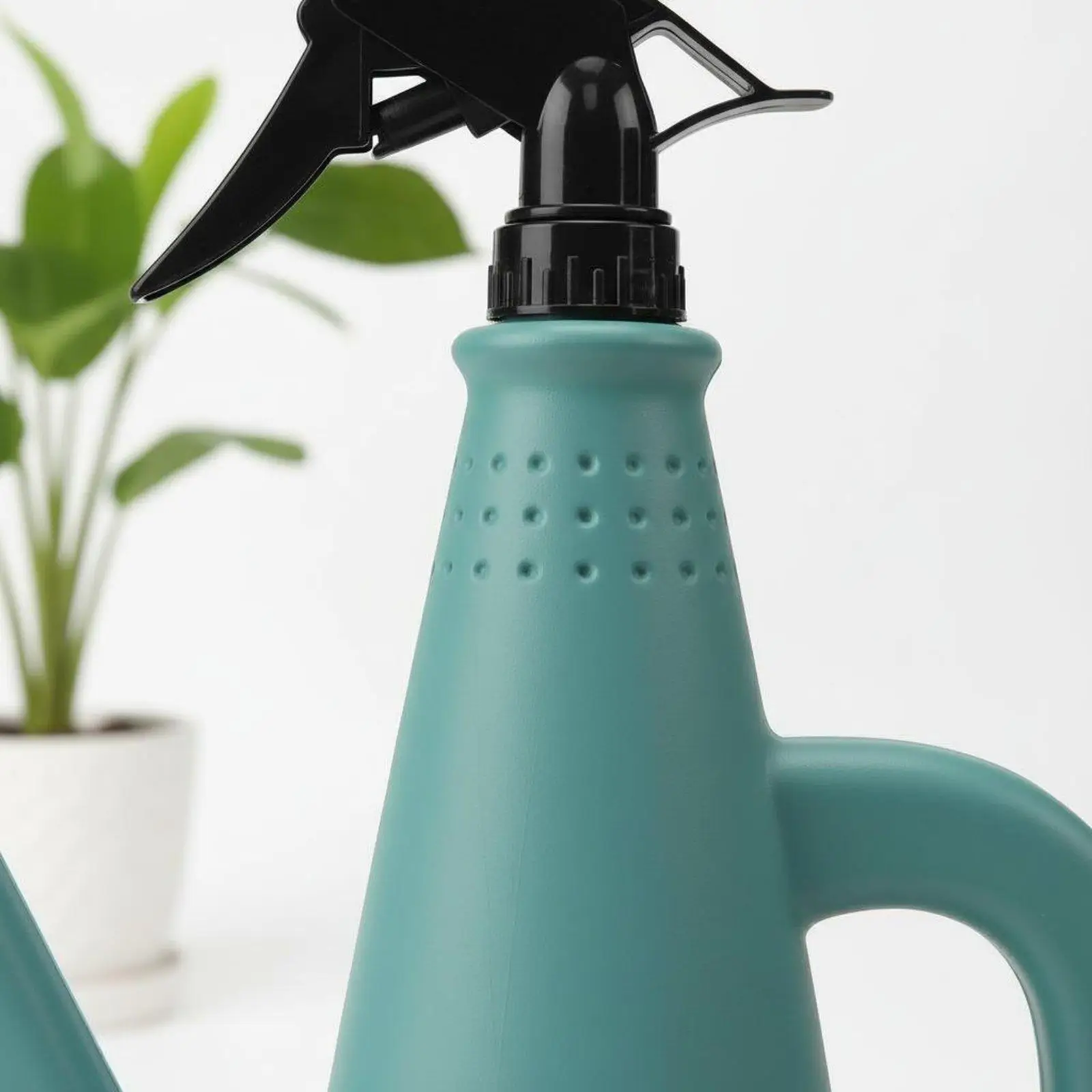 Watering Sprayer Two-in-one Large Capacity Flower Watering Bucket Ergonomic Handle Indoor Plant Water Jug for Balcony