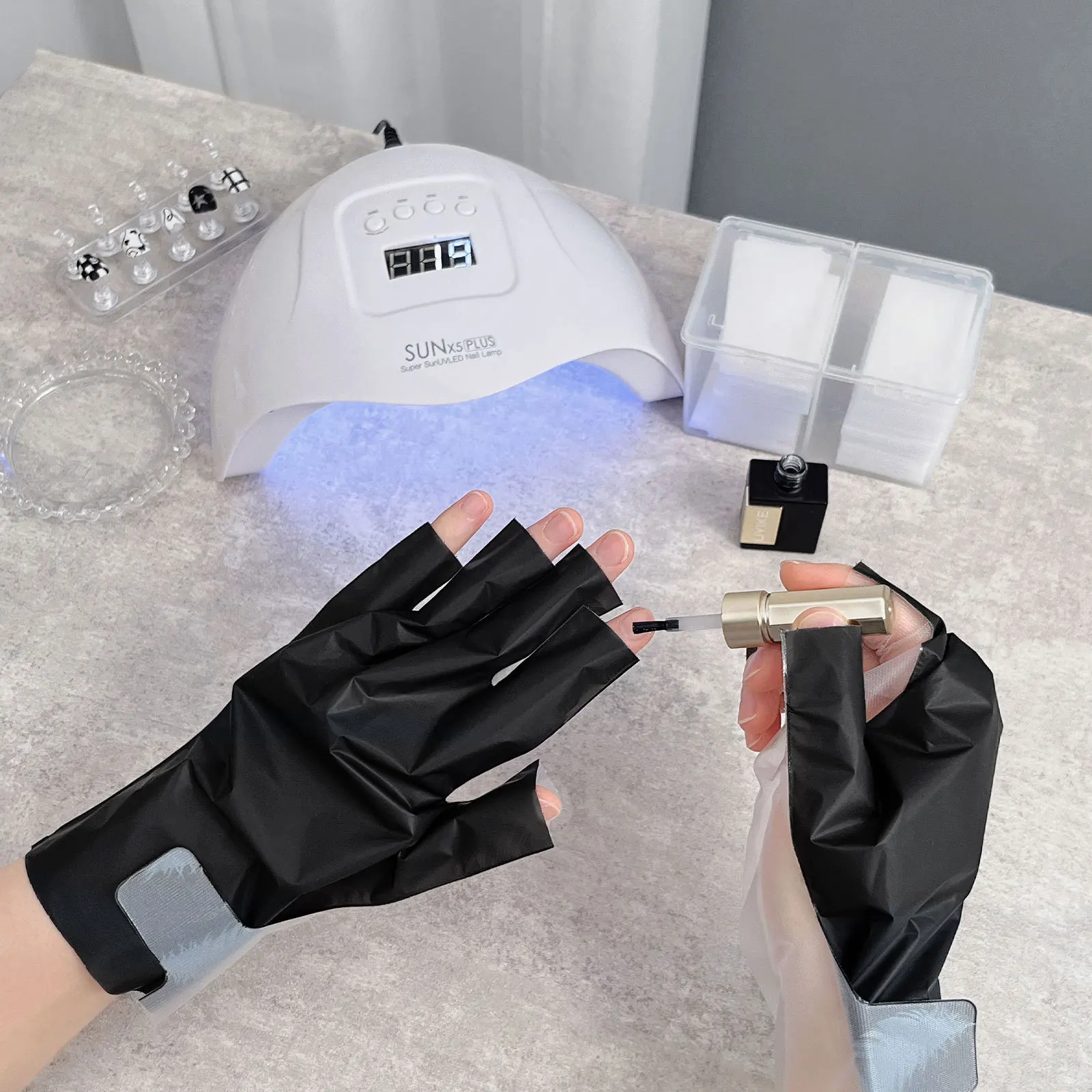 Nail Art Glove Breathable UV Protection Glove Anti UV Radiation Protection Gloves Protecter for Nail Art Gel UV LED Lamp Tool