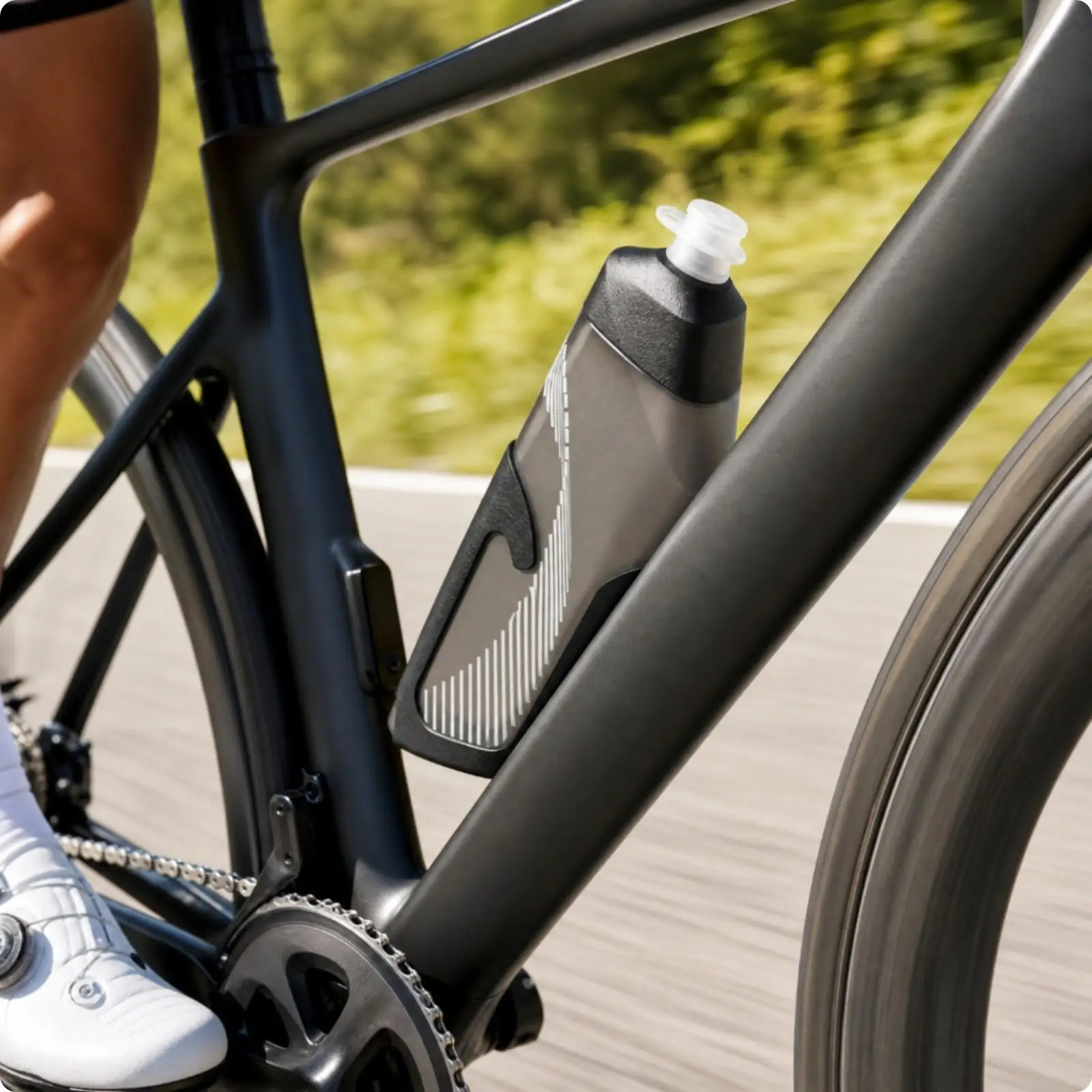 Cycling Water Bottle with Aerodynamic Contour and PP Material for Bumpy Road Stability