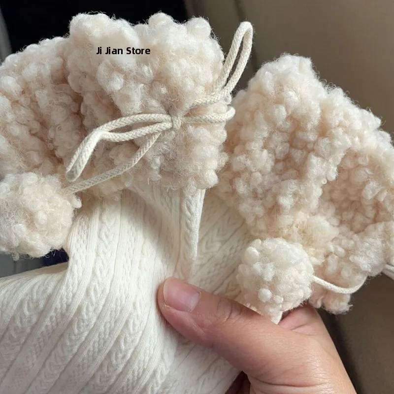 meias-de-la-de-cordeiro-femininas-de-cano-medio-quentes-de-inverno-fofas-com-pompons-meias-confortaveis-para-casa-com-fio-grosso