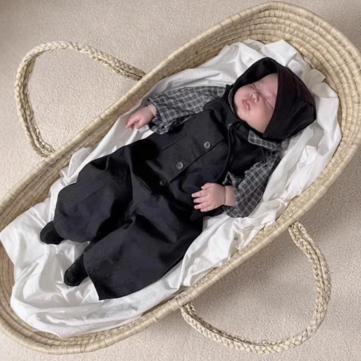 

2026 Spring New Baby Long Sleeve Clothes Set Infant Boy Girl Strap Romper + Plaid Shirts + Hat 3pcs Suit Toddler Cotton Outfits