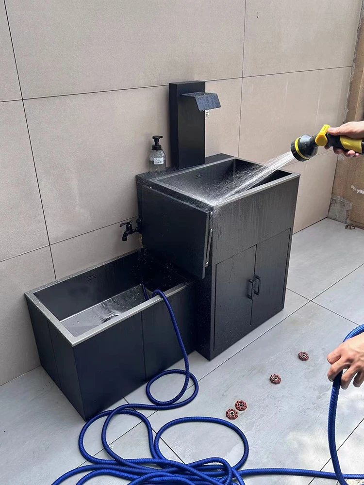 Lavatório exterior simples e moderno, lavatório do pátio