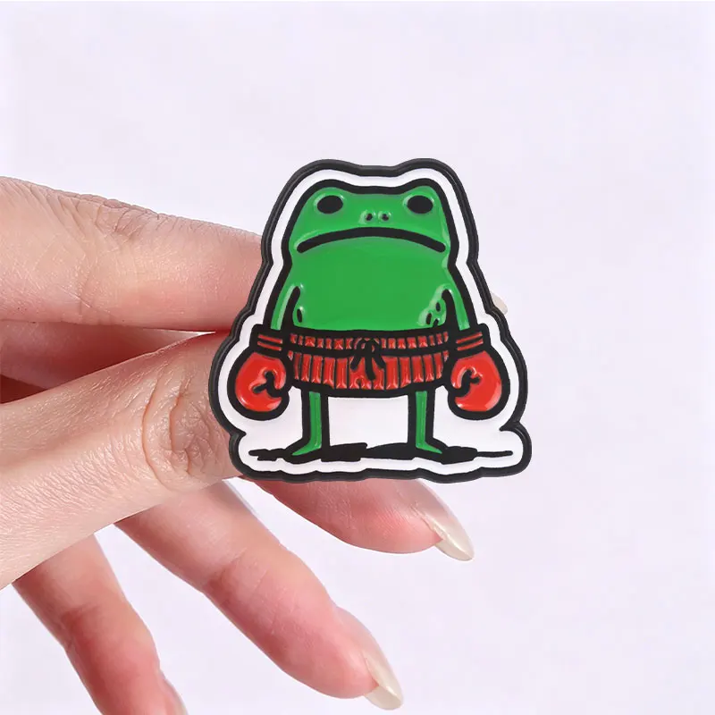 Cowboyhut Pistole Boxender Frosch Emaille-Abzeichen Cooler Meme-Stil Pin Grüner Amphibien-Charakter Metallbrosche Revers-Accessoire Geschenk – Detail 8