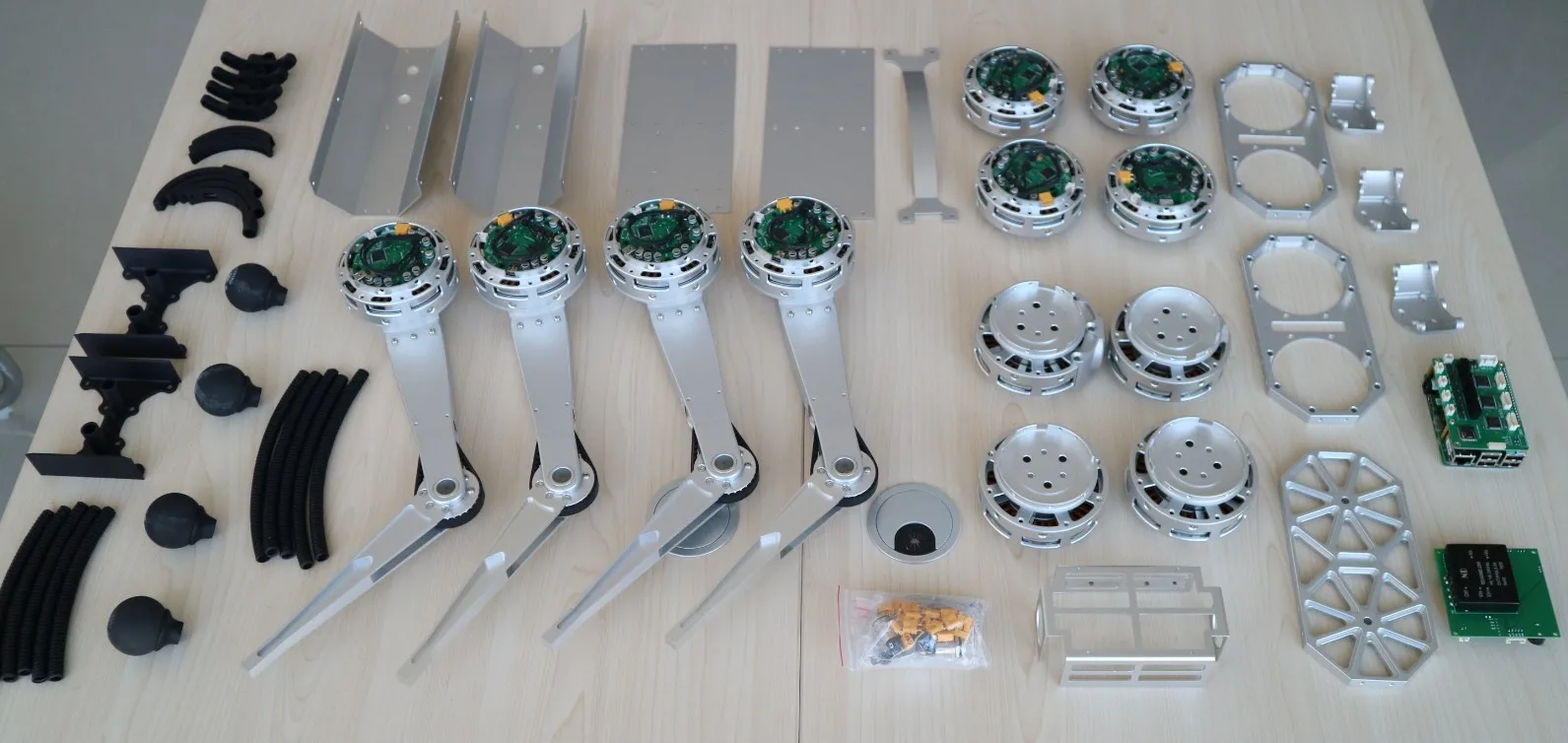 Robot quadrupède Yobotics Y10