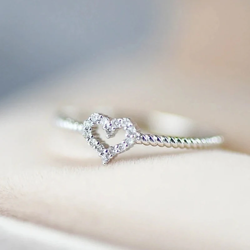 Huitan Chic Herz ringe für Frauen zierliche Liebe Fingerring mit kubischen Zirkon Twist Band Mode Vertrag Eheringe Schmuck