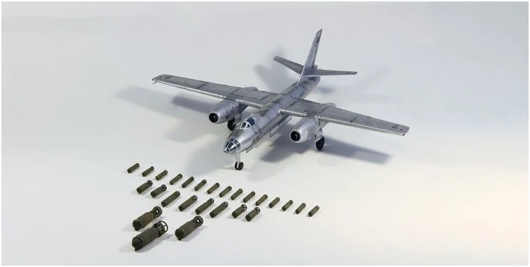 Trumpeter Assembled Aircraft Model Kit 01604 Chinese Ilyushin Il-28 Beagle Light Bomber 1/72