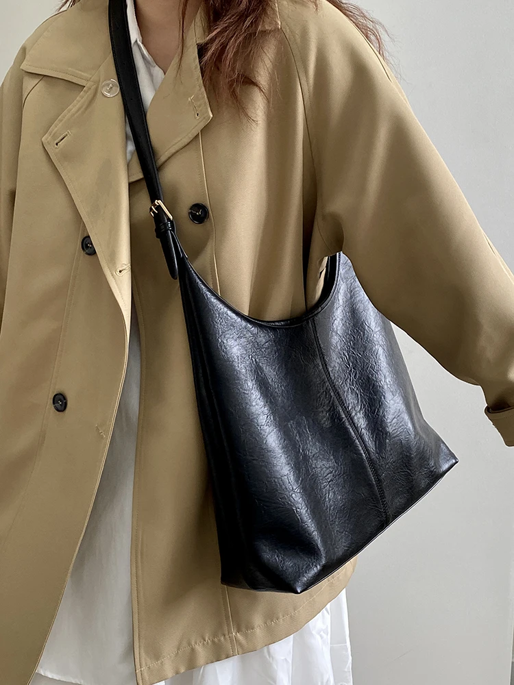 Commuter Tote Bag for Women Pu Leather Large Capacity Casual and Simple Perfect for Spring and Summer