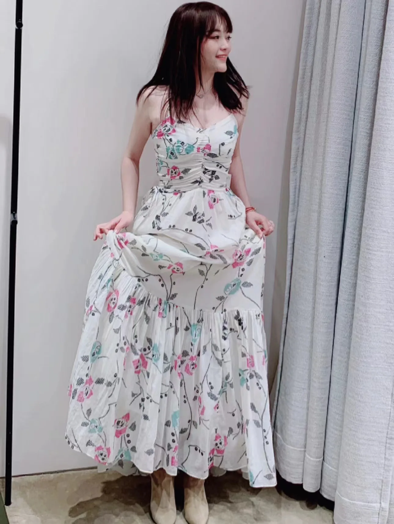 เอ็มโฮม 2023 ซัมเมอร์ ใหม่ล่าสุด เดรสลายดอกเล็กๆ สไตล์หวานๆ ทรงเอ กระโปรงพลีทเอวสูง...