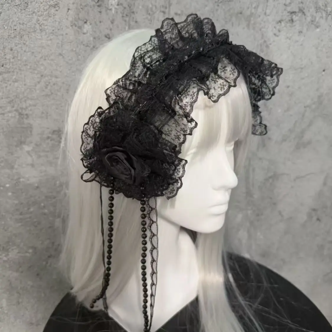 Elegancka opaska do włosów dla kobiet w stylu Y2K, czarno-biała, z koronką, koralikami i różą, vintage klips do włosów z perłami i kwiatami na wesele, studniówkę.