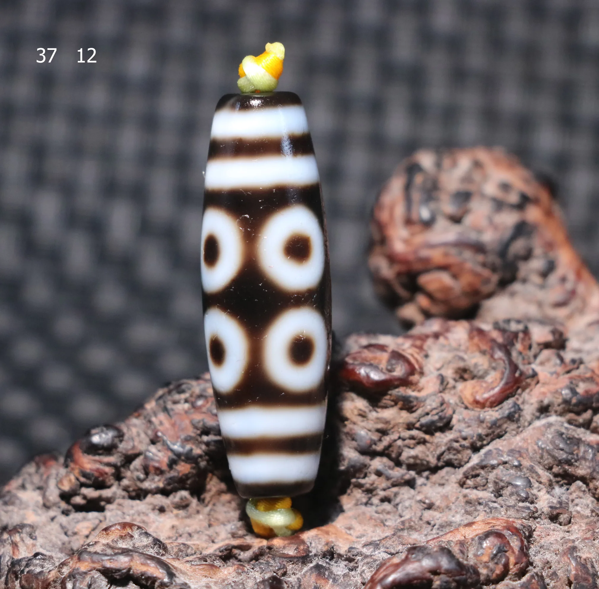 

Ultra Power Energy Tibetan old Agate Oily Patina 8 Eyed 4 Stripe dZi Bead Amulet Fit For Bracelet Amulet Treasure Jewelry