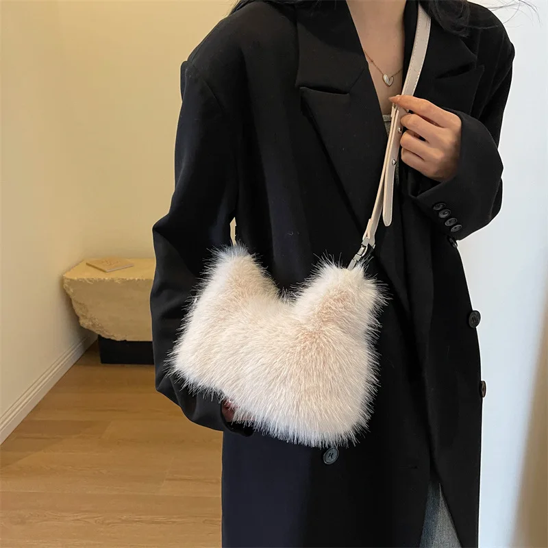 크로스백 여성 가방 2023 New Winter Trend Solid Color Plush Warm Fluffy Crossbody Bag Imitation Fox Hair Shoulder Bag Designer Handbag