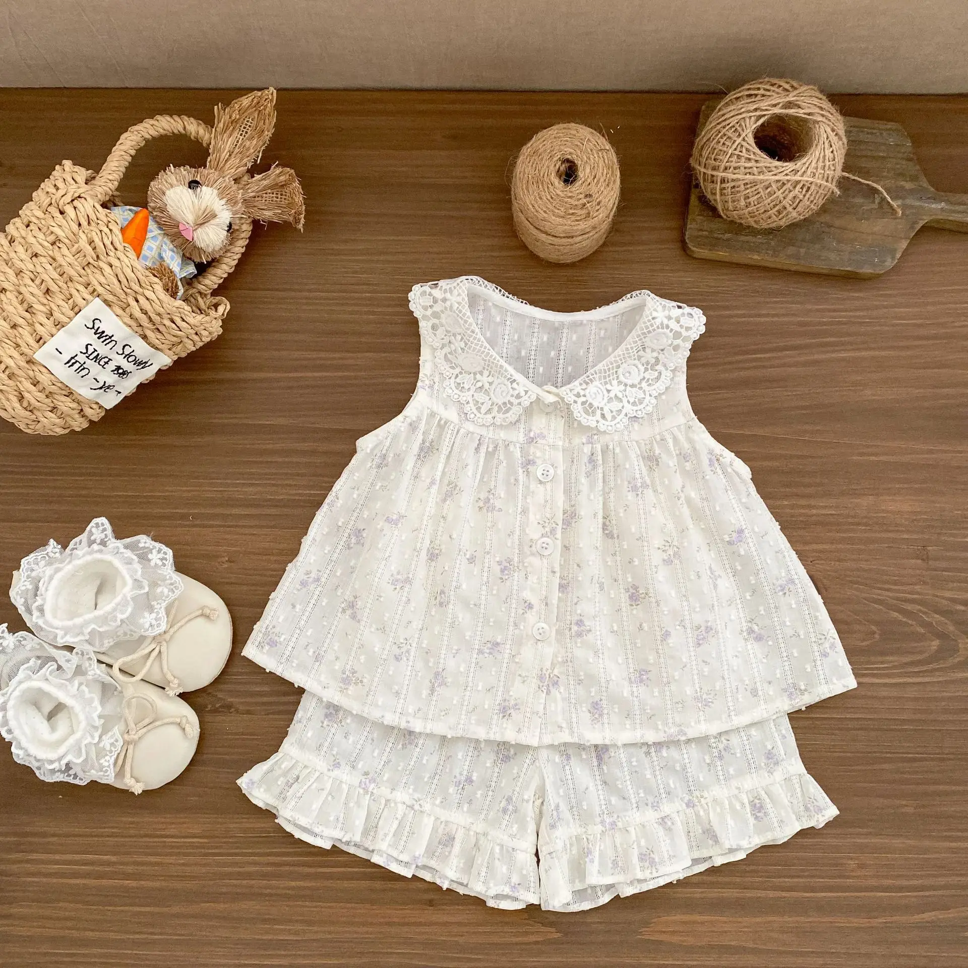 2026 Baby Girl Summer Floral Set Lace Collar Doll Shirt with Ruffle Edge Shorts for Girls Going Out Two Piece Set