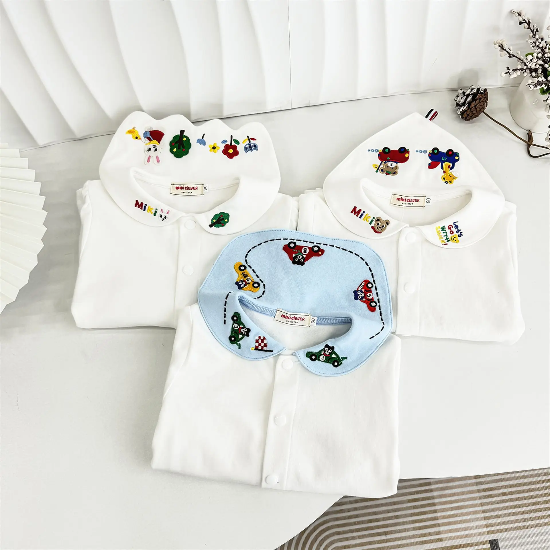 Japonais 2025 automne nouveau polyvalent mignon vêtements pour enfants couleur unie chemise douce pour garçons et filles dessin animé col de voiture intérieur T