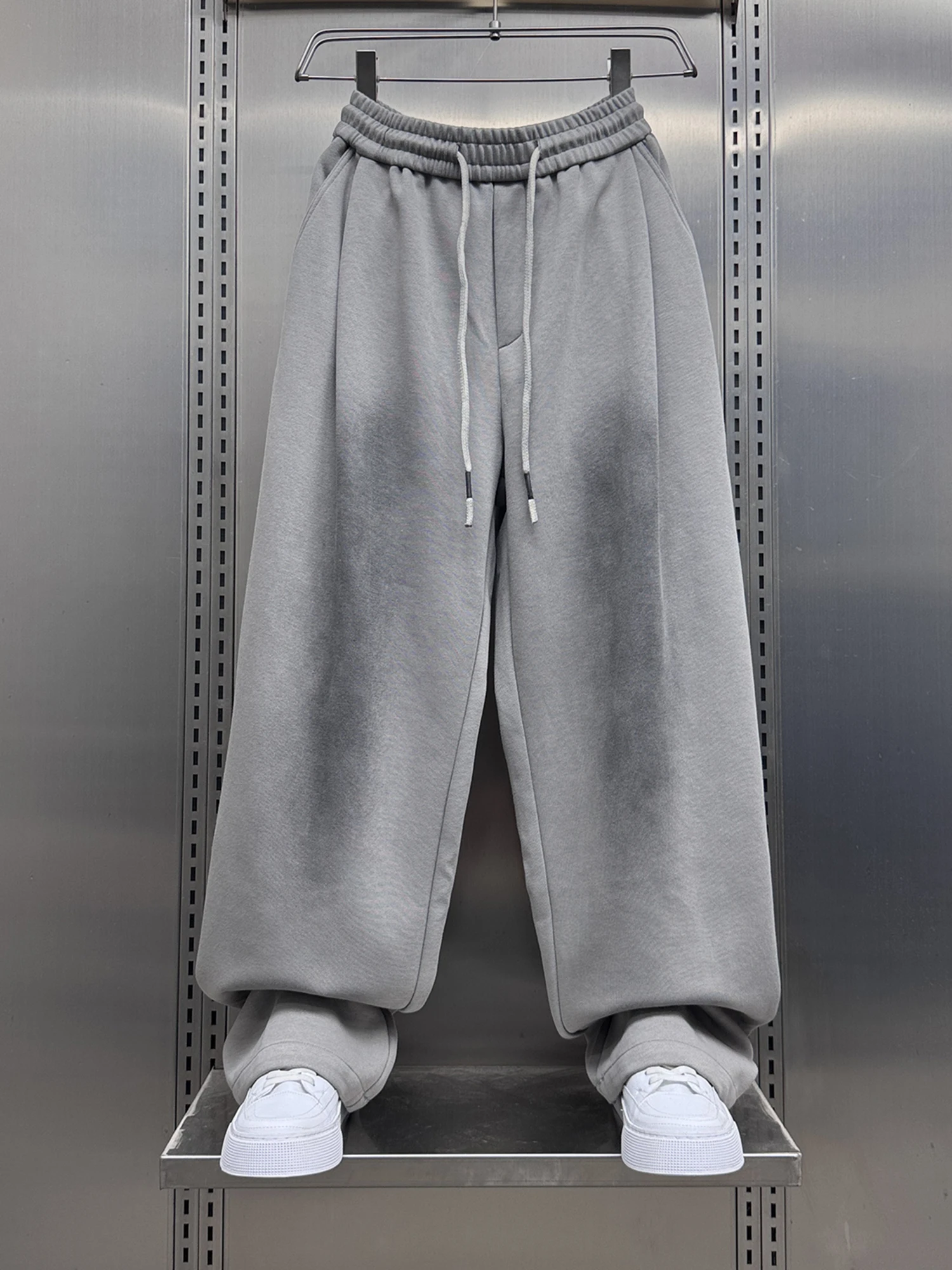 

Мужские повседневные спортивные брюки с широкими штанинами, осенние, свободного кроя, модные, с эластичной талией, прямые, длинные, стильные и элегантные.