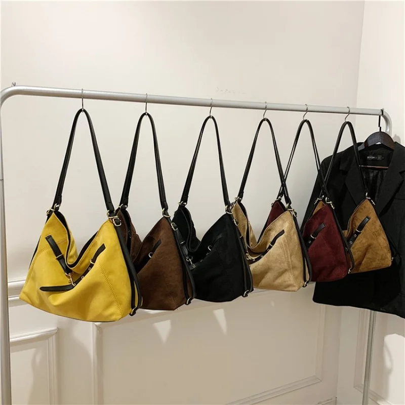 

High-End Fashionable Leather Clutch Bag Vintage Messenger For Trendy Women With Designer Letter Logo