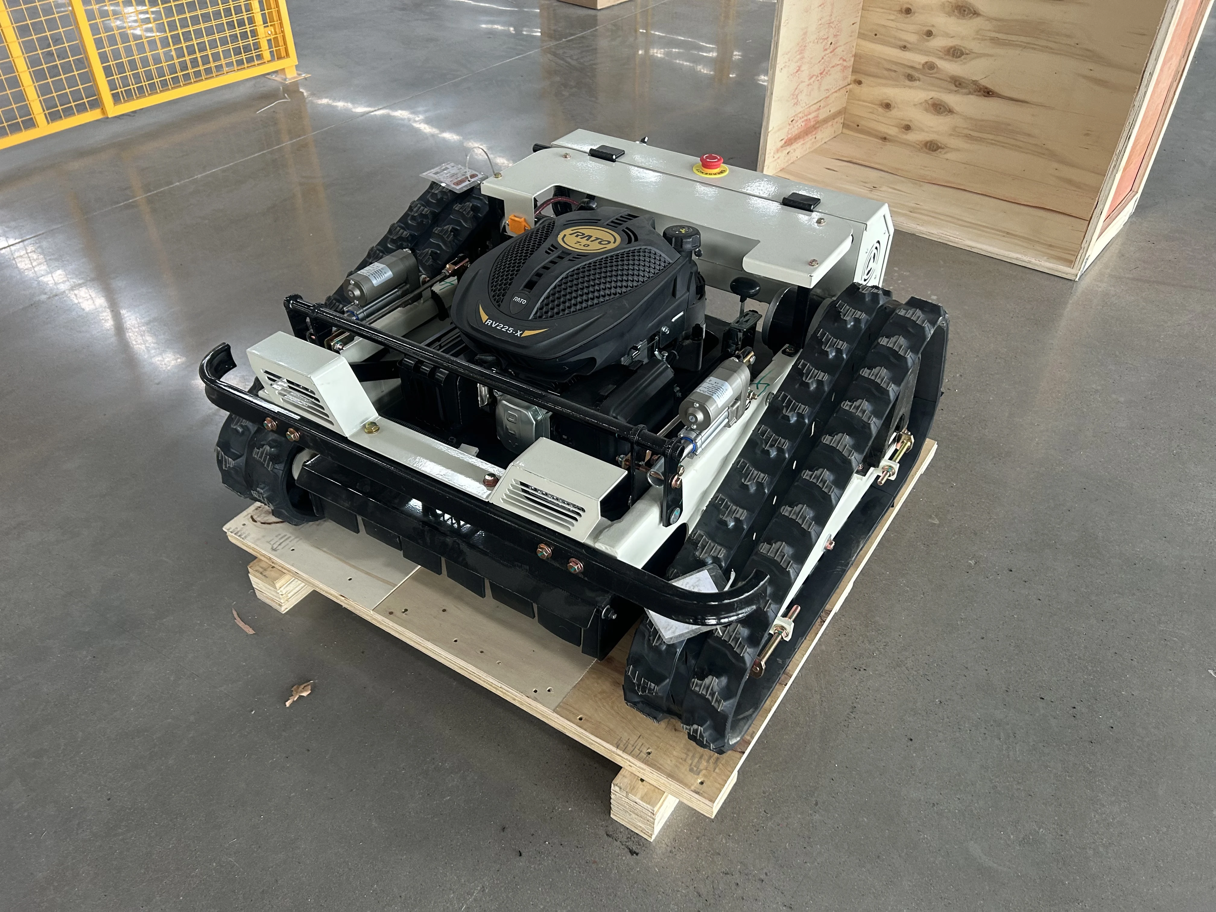 Customized Mowers RC Slope Lawn Mower Tracked All Terrain Remote Control Robot Weed Mowing Machine