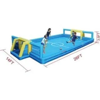 Duurzaam opblaasbaar voetbalveld met versterkte naden voor recreatief en professioneel gebruik