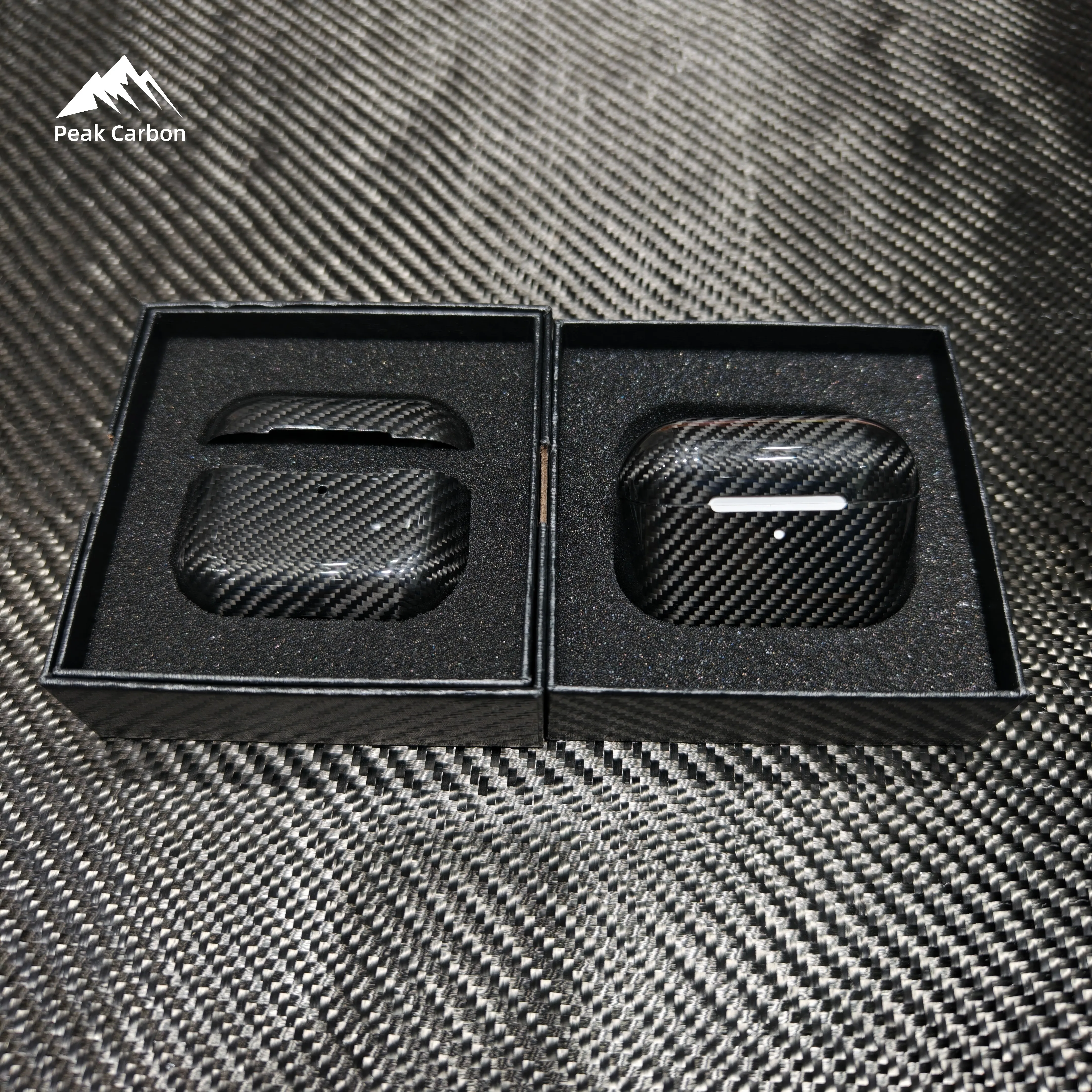 حافظة من ألياف الكربون السوداء المنسوجة 3K لامعة حقيقية لأجهزة Apple AirPods Pro 3 2 1 / Airpods 3 4 Gen غطاء حماية خفيف الوزن للغاية