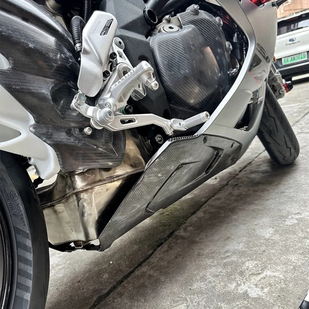 Suitable for QJMOTOR SRK921RR: Carbon fiber engine belly pan/skid plate (non-destructive installation accessory)