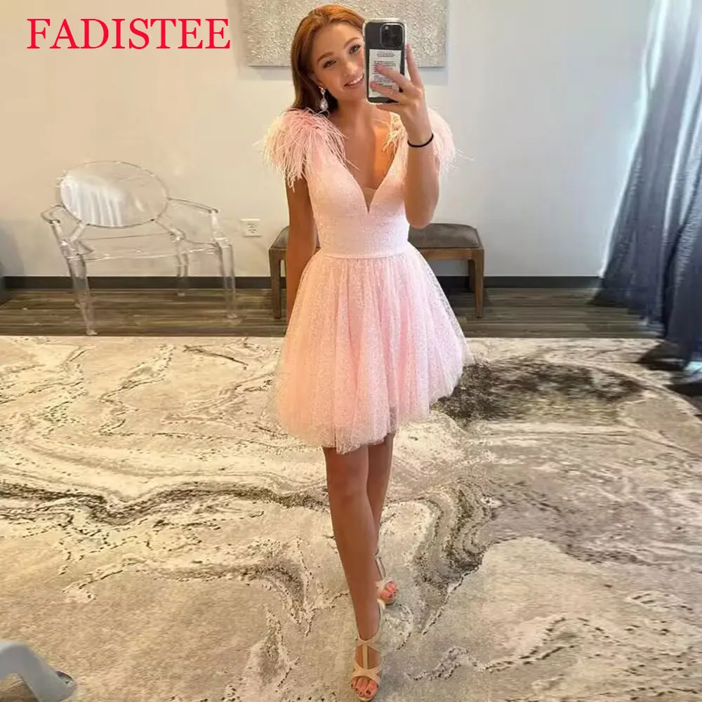 فساتين سهرة مخصصة من التل الوردي اللامع على شكل حرف a فساتين العودة للوطن للفتيات على شكل حرف v فستان قصير من الريش vestidos de fiesta