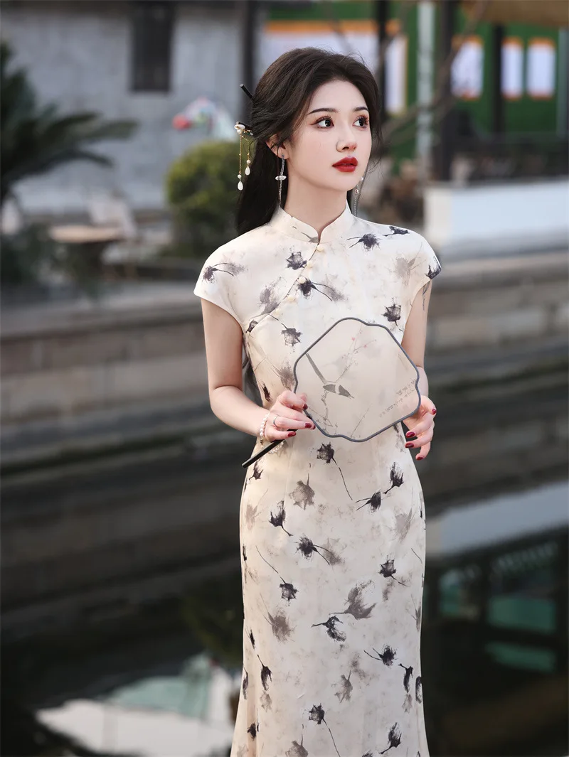 

Spring And Summer New Satin Printed Long Cheongsam Fresh Short Sleeved Low Slit Slim Fit Mandarin Collar Qipao