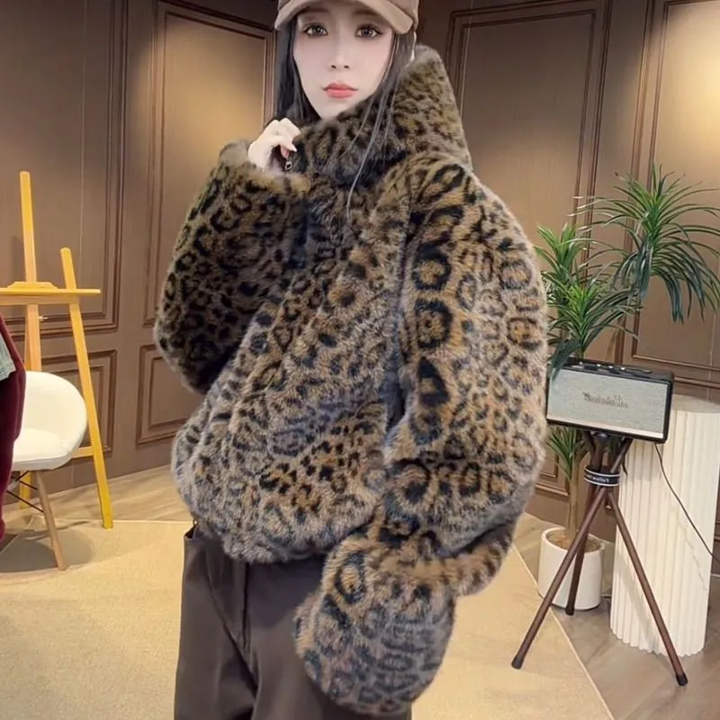 المعطف الصوفي الجديد فضفاض وخفيف قصير