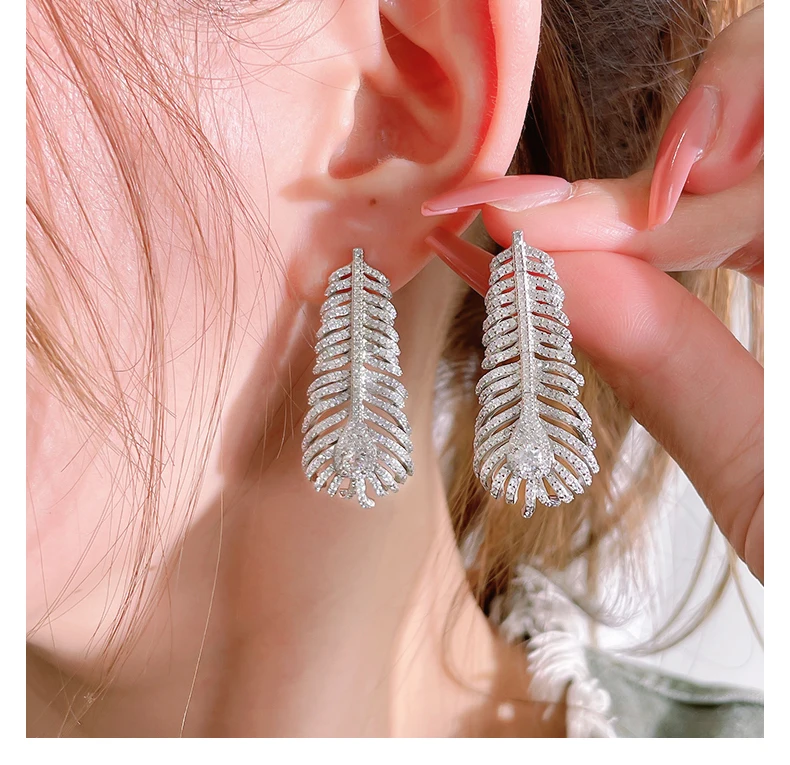 New Feather Earrings 925 Silver Inlaid High Carbon Diamond Light Luxury Earrings Versatile and Elegant Women Jewelry