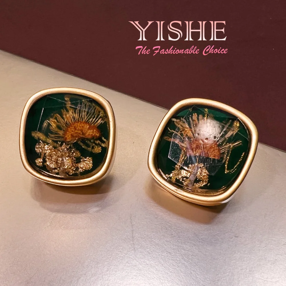 New Chinese dried flower amber brass direction stud earrings, classical niche butterfly micro-diamond vintage national style ear