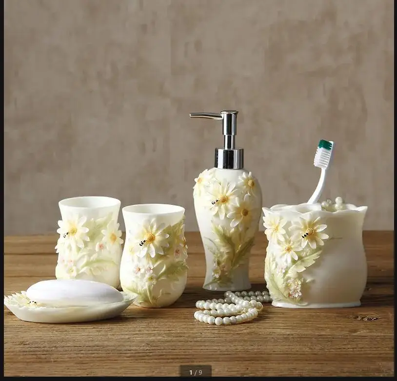 Ceramic bathroom accessories set 5-piece Bee flower Toiletries Couple gargle cups Lotion bottle Toothbrush holder