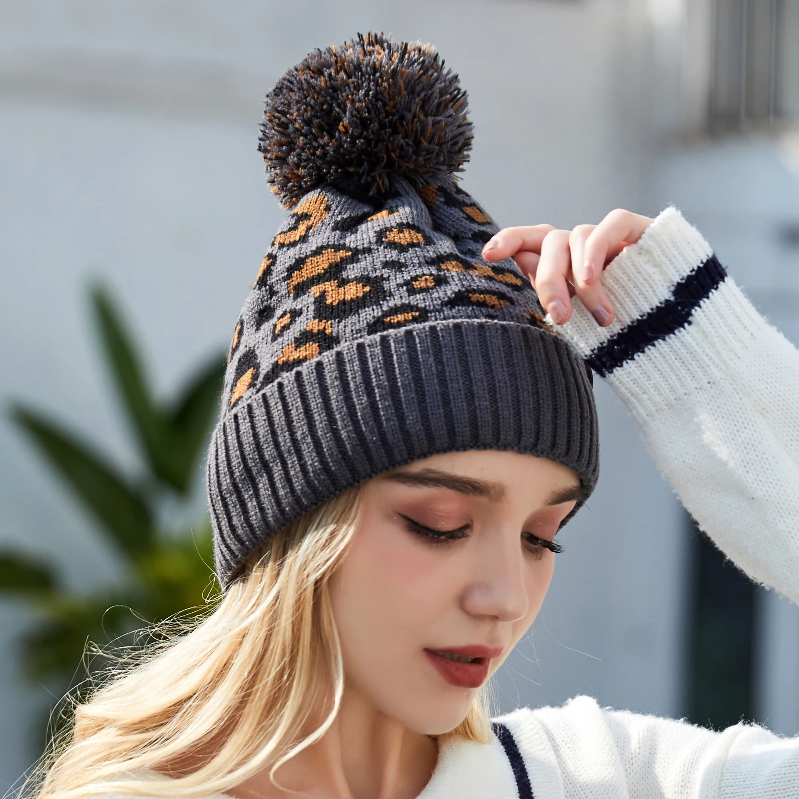 4 Color Knitted Leopard Beanies Skully Trendy Warm with Pompom Fur Pom Pom Print Winter Hat For Women Fashion Gift