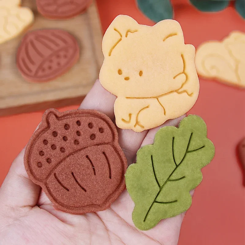 Cartoon Autumn Leaves Squirrel Owl Pattern Biscuit Mould Thanksgiving Day Chestnuts Pine Cones Fondant Cookie Cutter Baking Tool