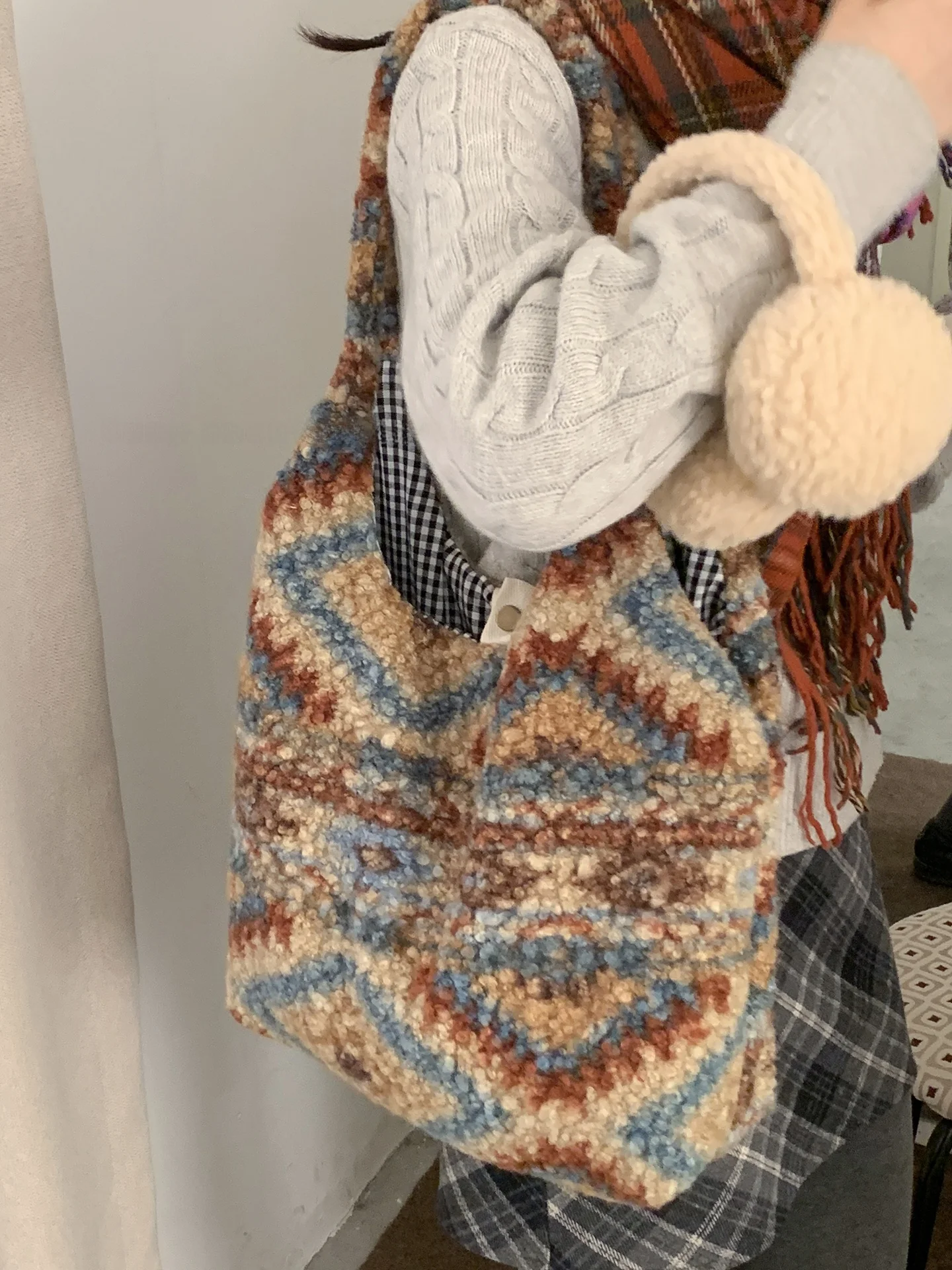 

Меховая сумка-тоут, женская большая сумка из меха ягненка на одно плечо, модная сумка Sli, новинка 2025 года, винтажная художественная сумка Sle Magneti...