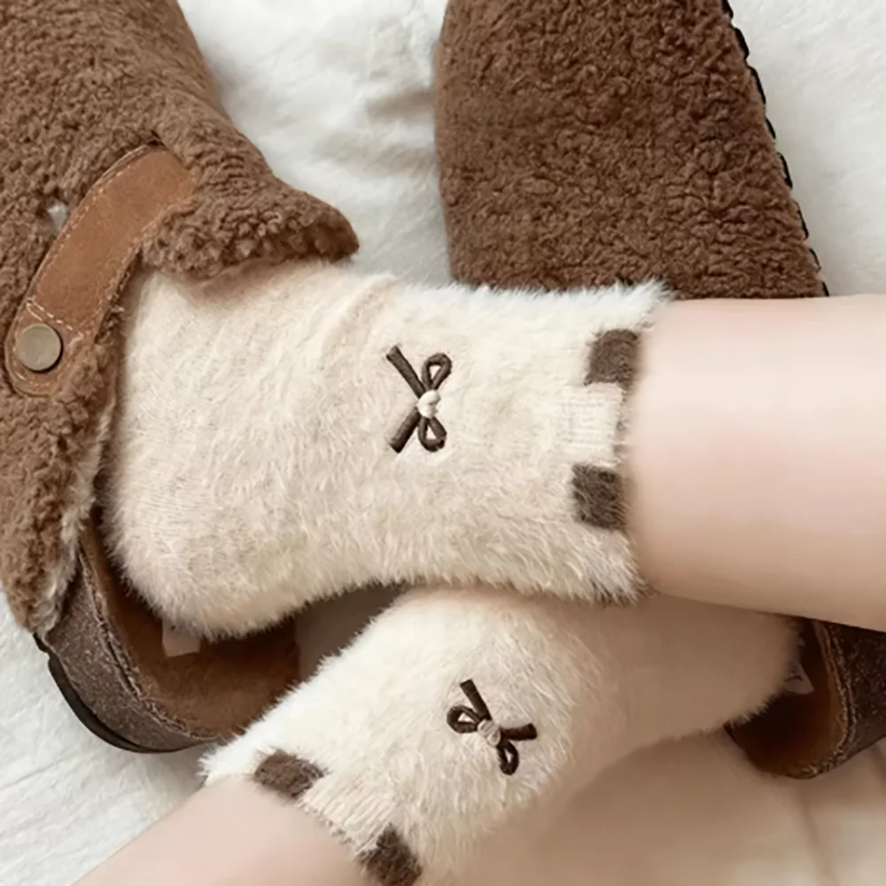 4 Pairs Autumn And Winter Women's Plush Thick Middle Tube Socks For Home Warmth Mink Plush Socks Cartoon Pattern Floor Socks.